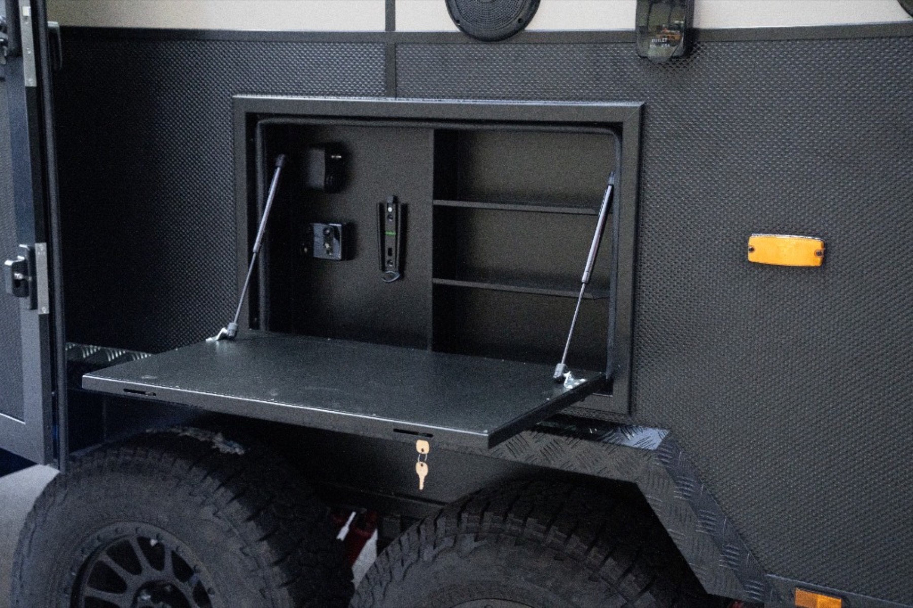 External kitchen hatch