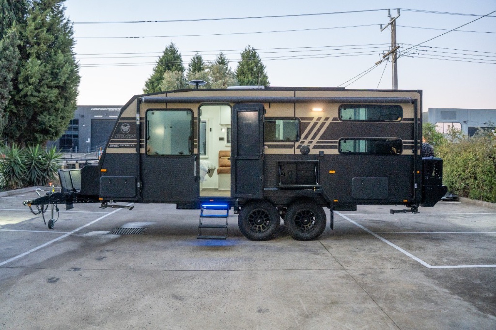Gemini Escape XT with open entry door